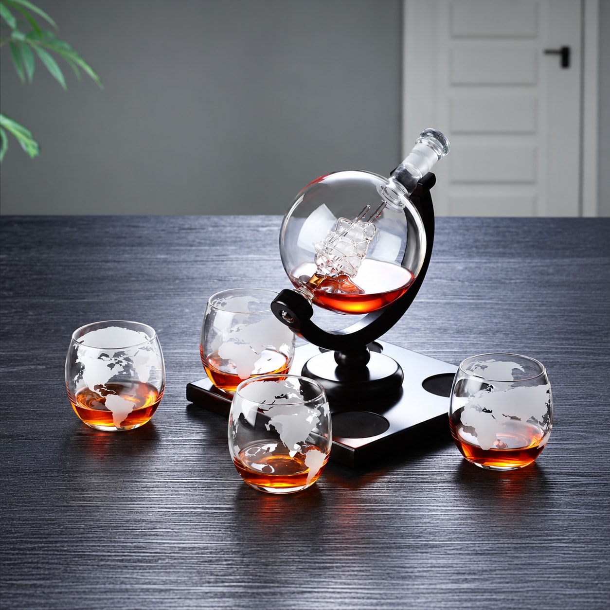 Globe decanter set